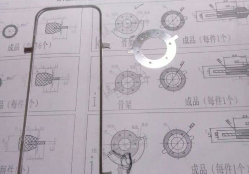 汽车发动机骨架