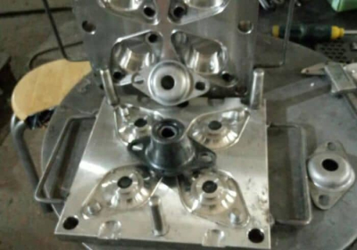 动车减震块模具