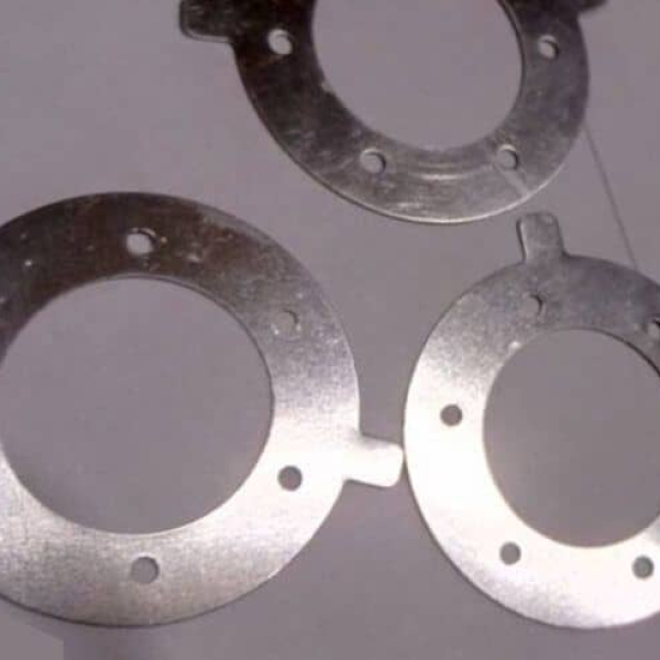 汽车发动机骨架